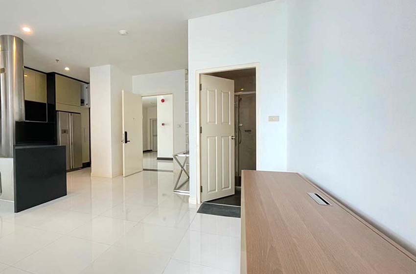 Condominium in Srinakarin 